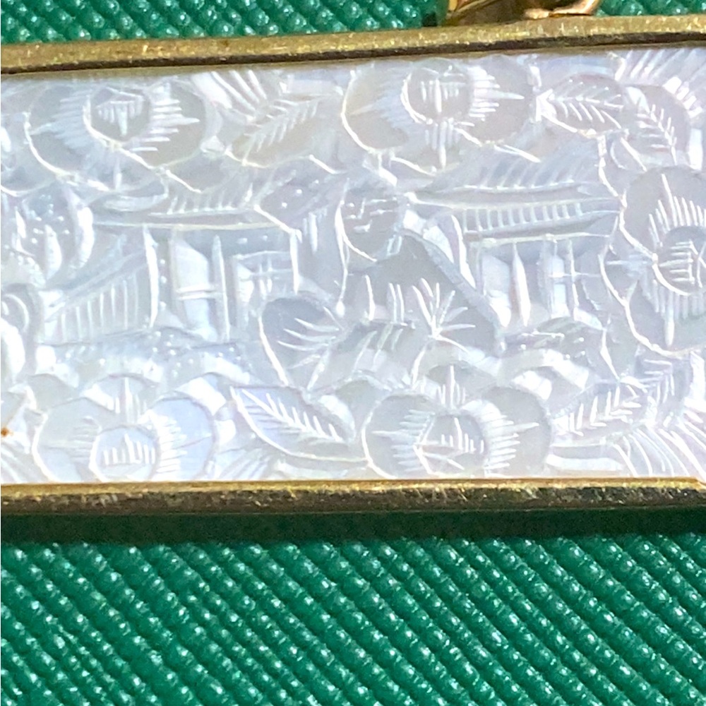 14k gold carved mother of pearl pendant - Picture 7 of 10